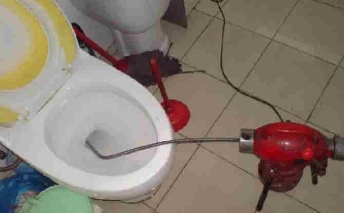 当雄马桶通下水